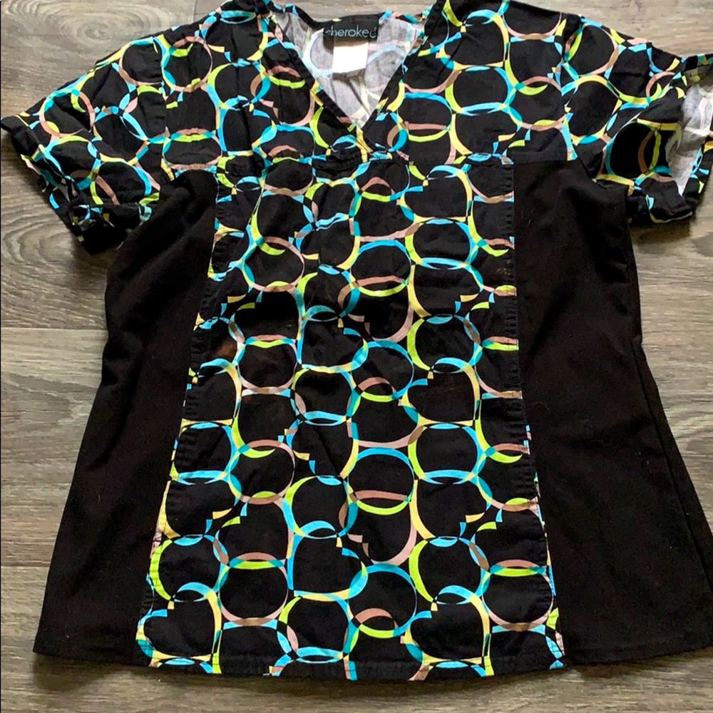 Pattern scrub top 🌑